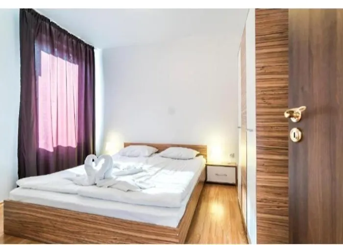 Privite Admiral Plaza Apartman *